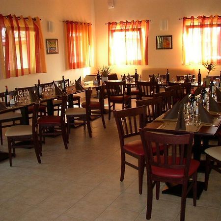 Relais Fasthotel Quimperlé Екстериор снимка